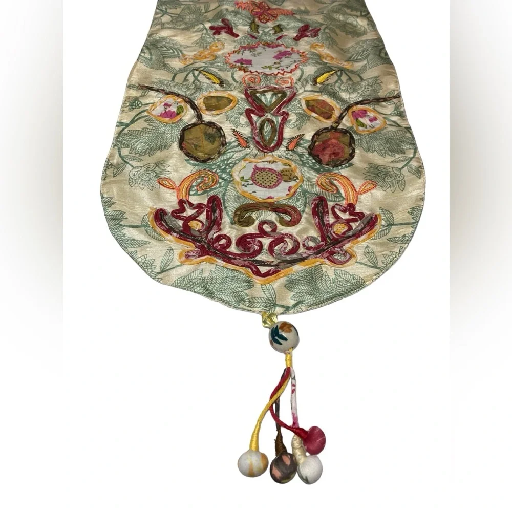 Pier 1‎ Floral Embroidered Table Runner ceramic bead yarn tassel